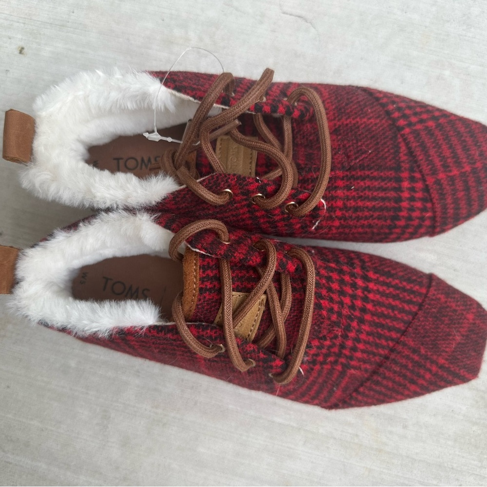 BRAND NEW! TOMS Women's Red and Black Plaid Sneakers